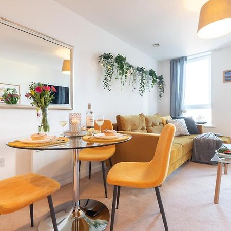 Amber Apartment Oasis - Your Gateway To Southampton'S Vibrant Heart, Port, Shopping Extérieur photo