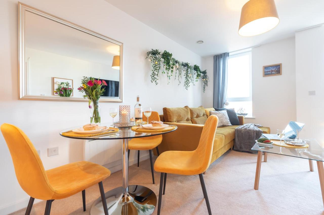 Amber Apartment Oasis - Your Gateway To Southampton'S Vibrant Heart, Port, Shopping Extérieur photo