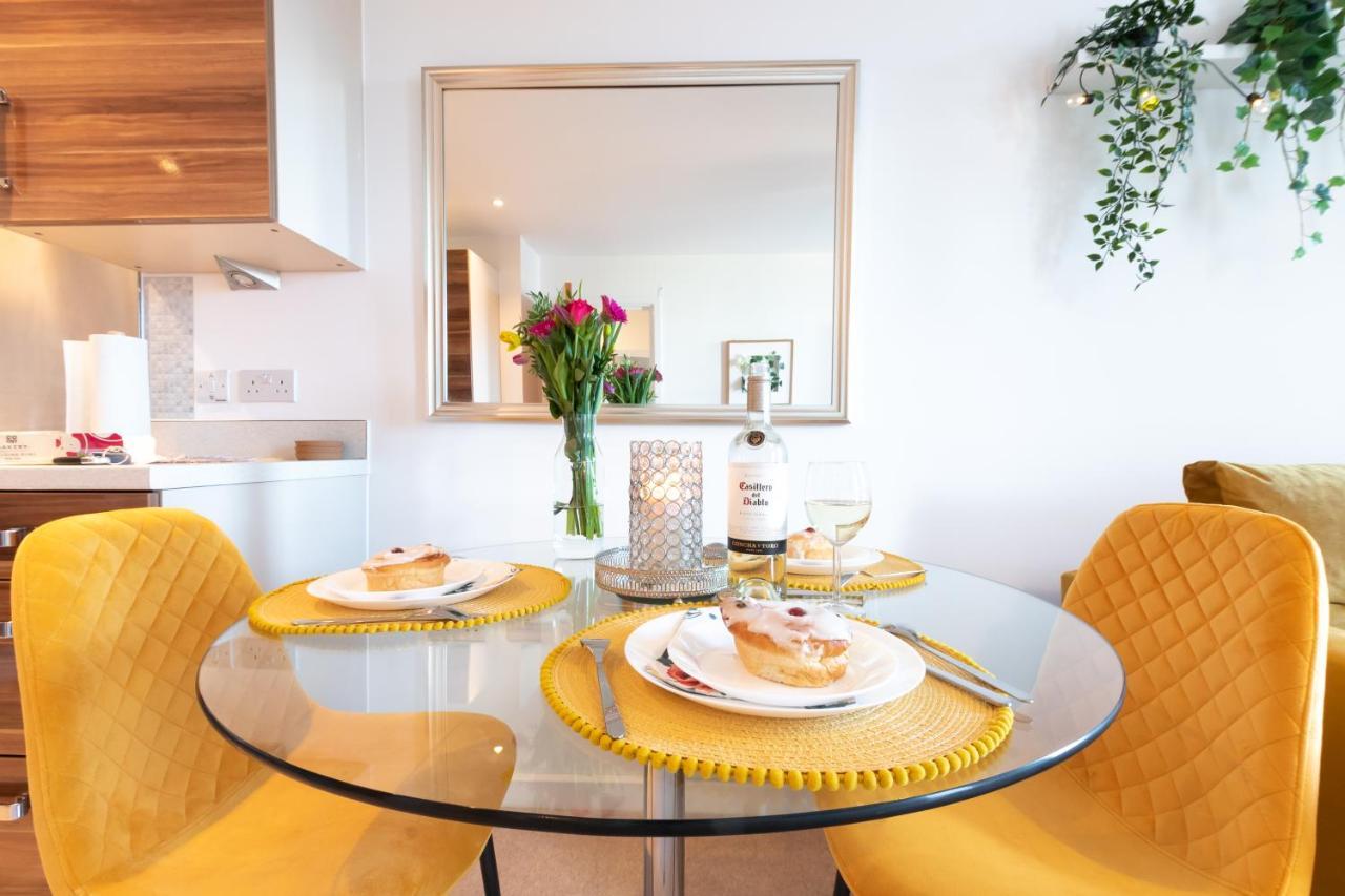 Amber Apartment Oasis - Your Gateway To Southampton'S Vibrant Heart, Port, Shopping Extérieur photo