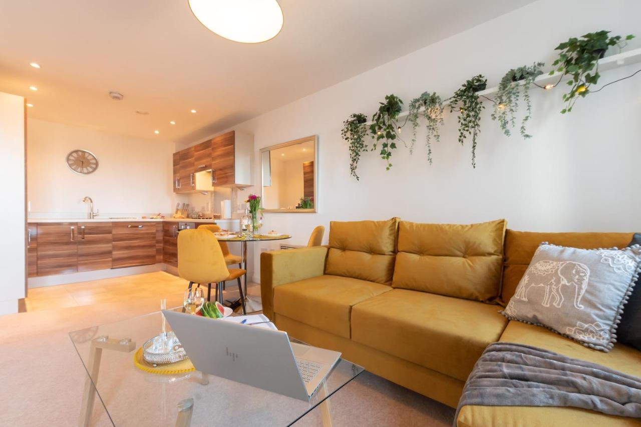 Amber Apartment Oasis - Your Gateway To Southampton'S Vibrant Heart, Port, Shopping Extérieur photo